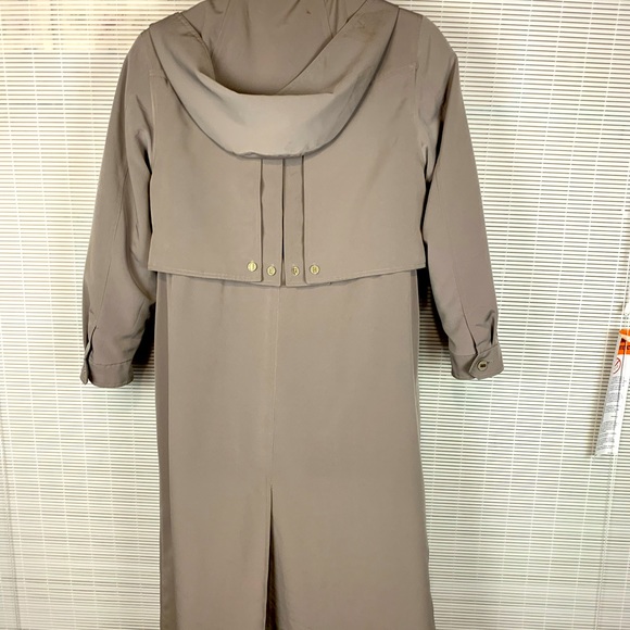 Long khaki trench coat with liner - Picture 7 of 13